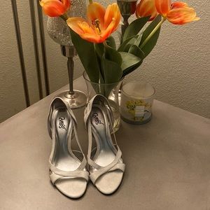 Carlos open heels